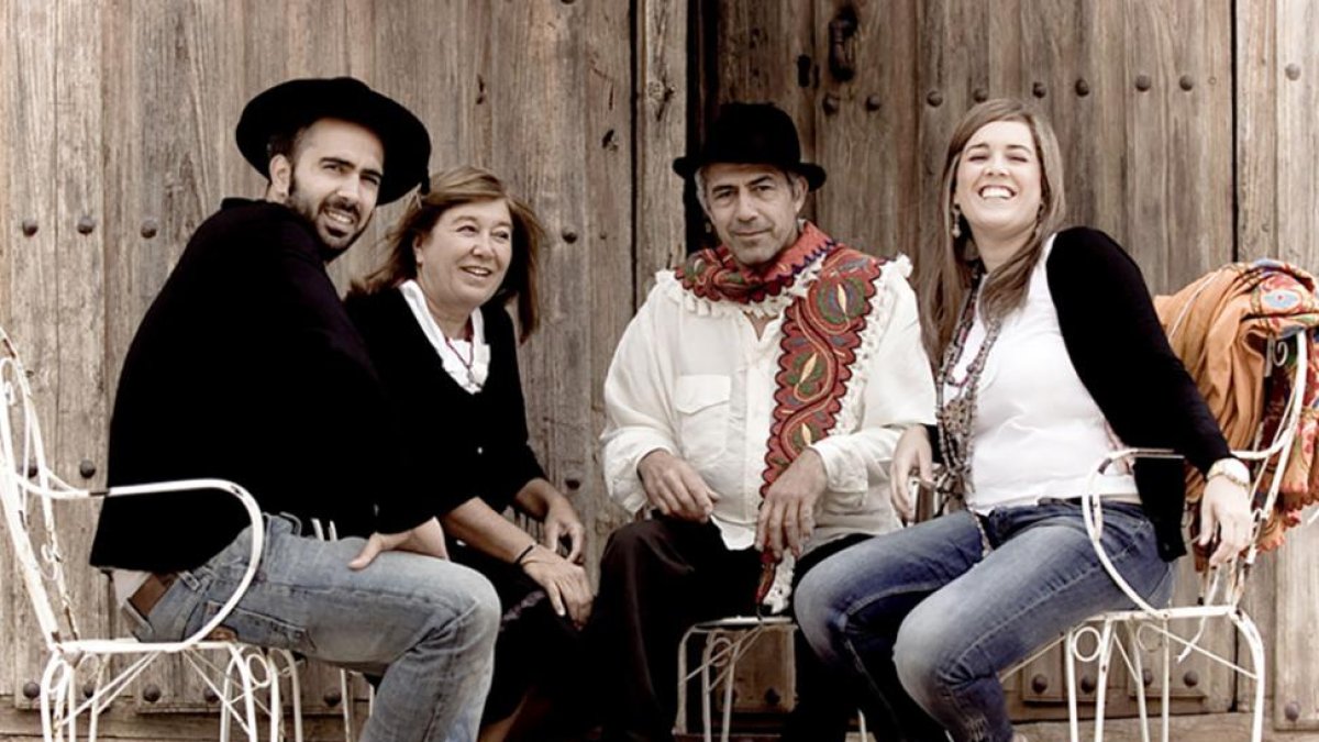 Arturo, Pilar, Eusebio y Laura son los componentes de la familia Mayalde y vuelven una vez más a tocar a Burgos.