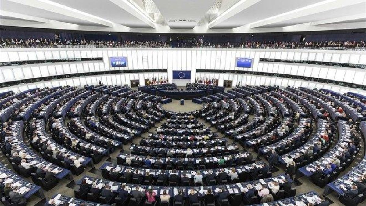El Parlamento Europeo, durante una sesión plenaria en Estrasburgo.-JEAN-FRANÇOIS BADIAS (AP)