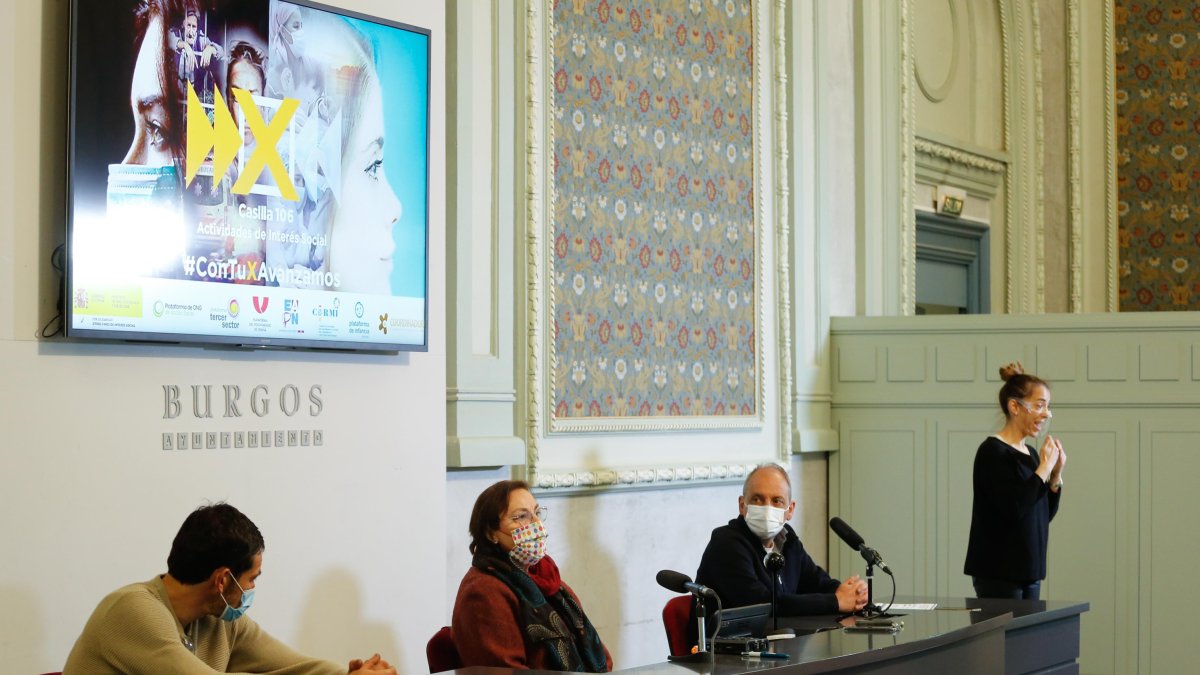 Momento de la presentación de la campaña X Solisaria en el Teatro Principal. SANTI OTERO