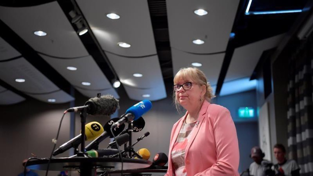 Eva-Marie Persson, fiscal superior adjunta de Suecia, ofrece una rueda de prensa para anunciar la decisión tomada respecto a la investigación preliminar sobre el fundador de WikiLeaks.-EPA/TT NEWS AGENCY