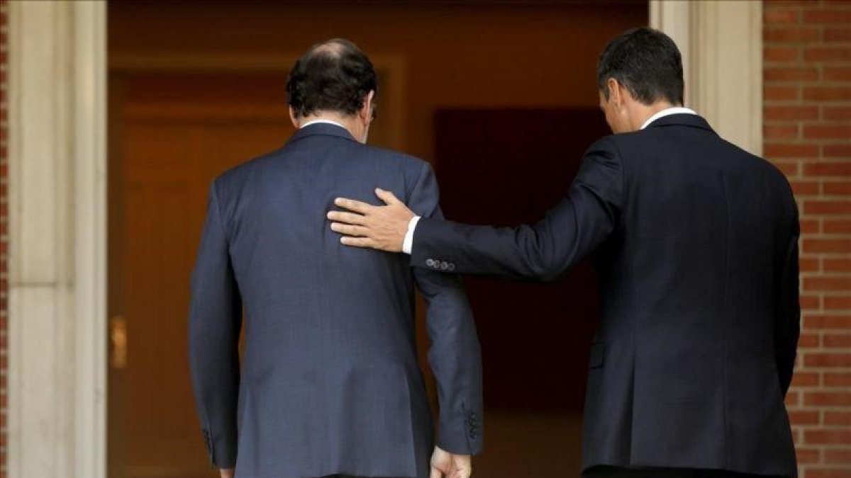 Mariano Rajoy y Pedro Sánchez, el pasado jueves en la Moncloa.-JOSÉ LUIS ROCA