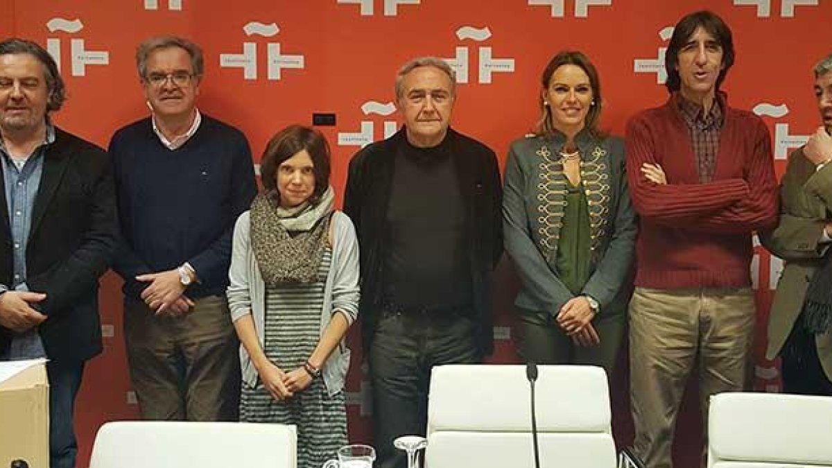 Benítez Reyes, Pérez Manrique, García Mellado, Molina Foix, Lorena de la Fuente, Prado y Visor, ayer en Madrid.-