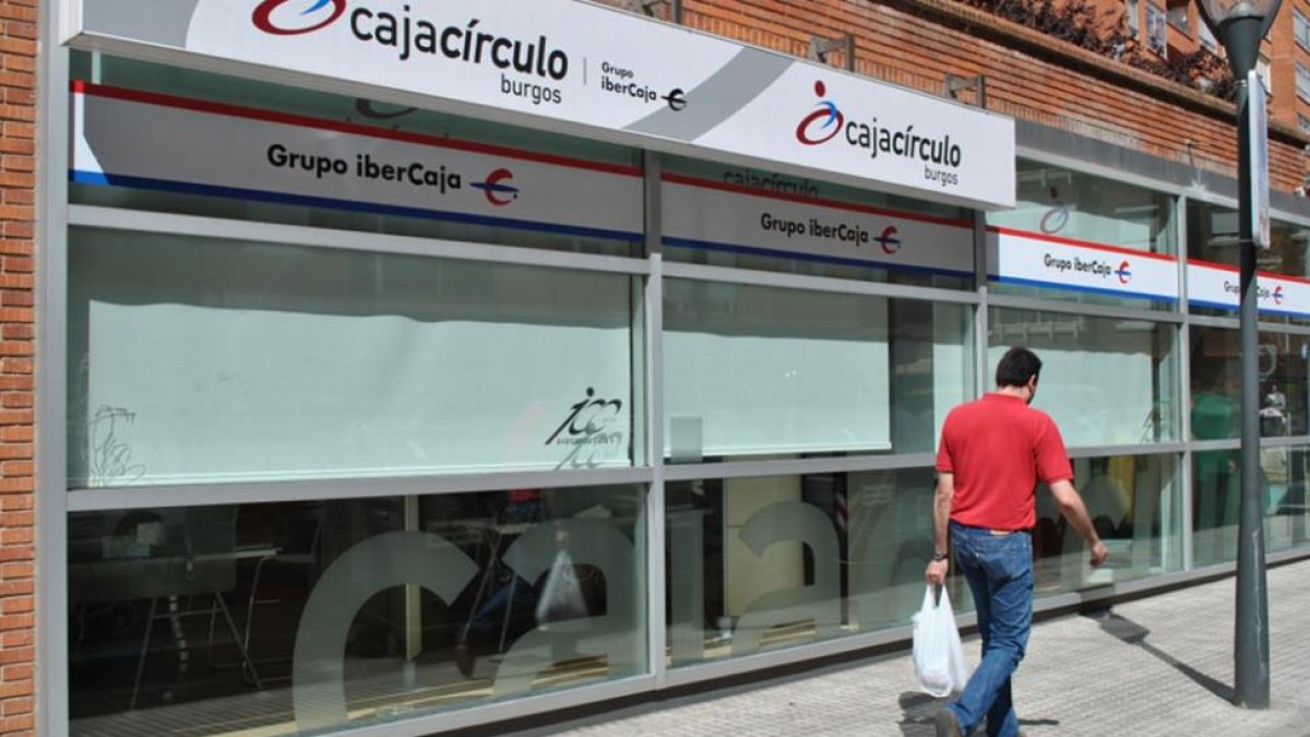 Imagen de una oficina de Ibercaja en Burgos.