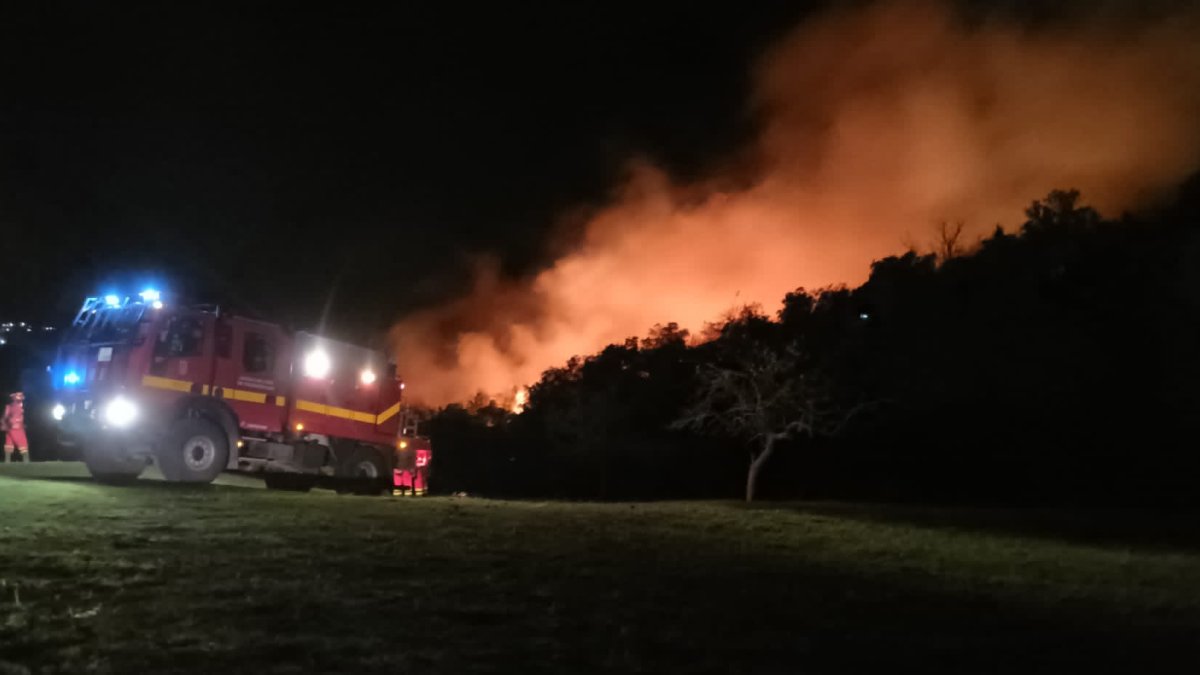 Imagen del incendio que afecta al Valle de Mena. UME