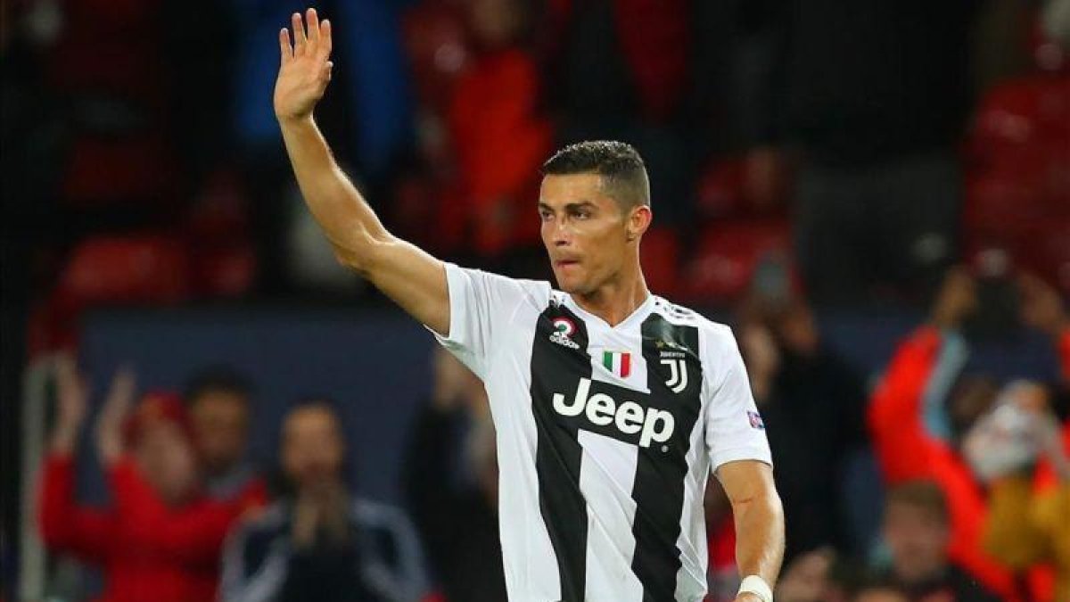 Cristiano Ronaldo, con la camiseta de la Juventus.-EL PERIÓDICO