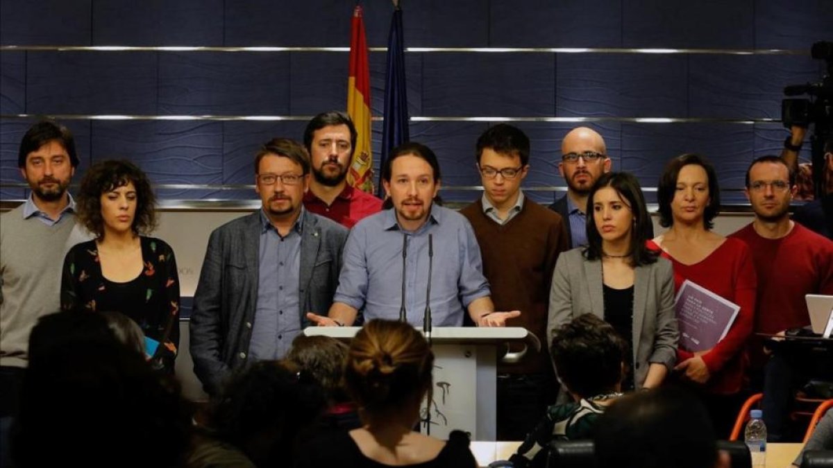 Pablo Iglesias, en la rueda de prensa que ha ofrecido junto a miembros de su grupo, este viernes en el Congreso.-JUAN MANUEL PRATS