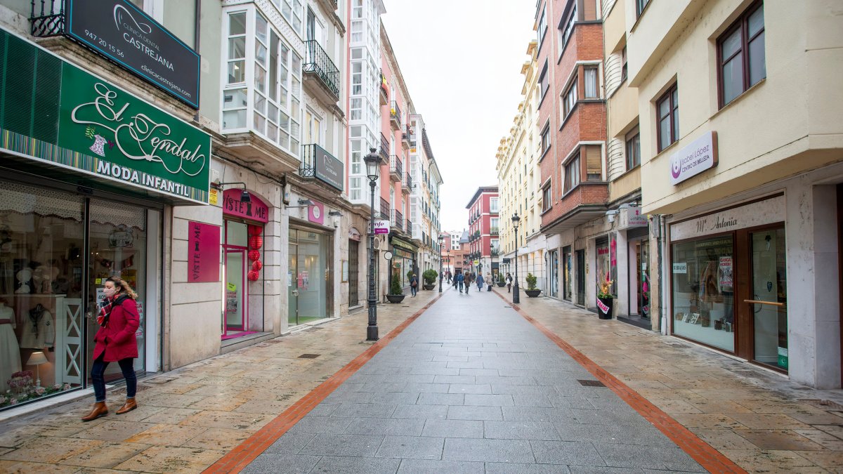 La calle de la Moneda ha sido una de las más afectadas por la crisis económica derivada del Covid-19. SANTI OTERO