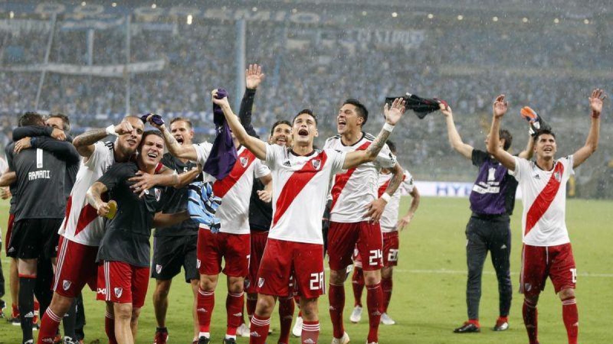 Los jugadores del River celebran la clasificación para la final de la Libertadores ante el Gremio de Porto Alegre.-AP