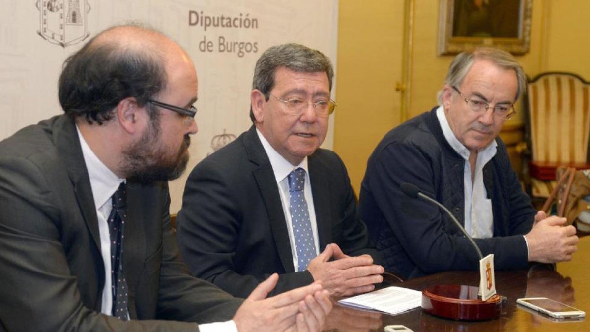 Máximo López, César Rico y Ángel Carretón, durante la rueda de prensa de ayer.-ECB
