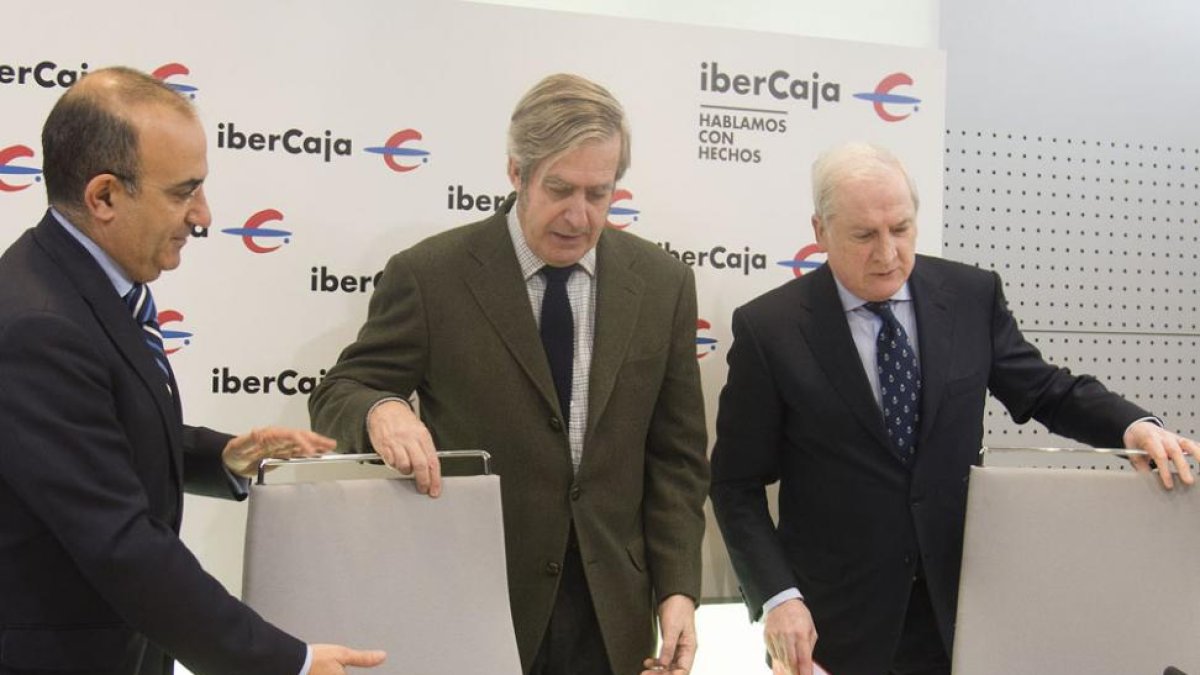 El director territorial de Ibercaja,Eduardo Hernández, Valencia y Méndez.-ICAL