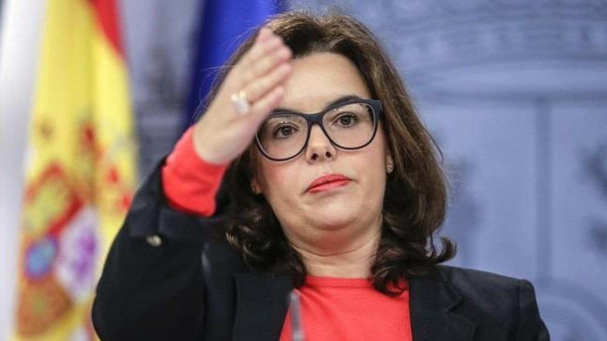 La vicepresidenta, Soraya Saénz de Santamaría, este viernes en la rueda de prensa posterior al Consejo de Ministros.-EFE / EMILIO NARANJO