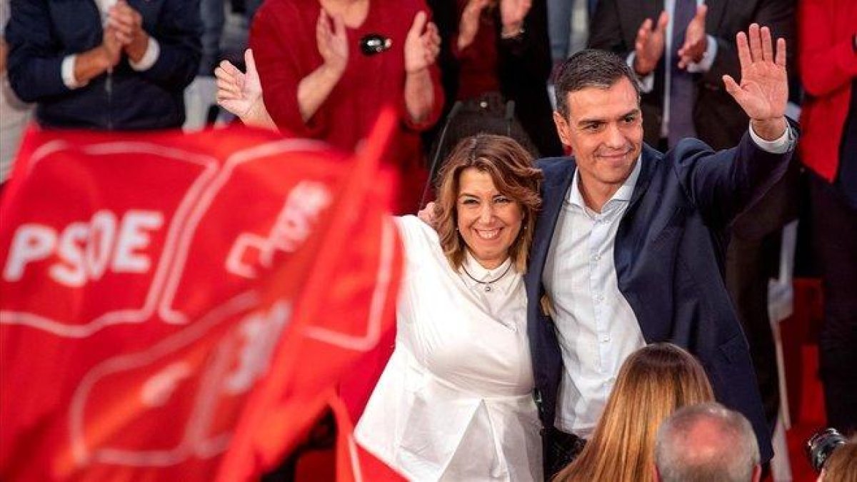 Susana Díaz y Pedro Sánchez, en un mitin del PSOE en Cádiz-EFE / ROMÁN RÍOS
