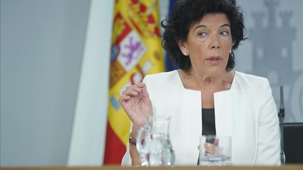 Isabel Celáa en la rueda de prensa posterior al Consejo de Ministros. /-JOSÉ LUIS ROCA