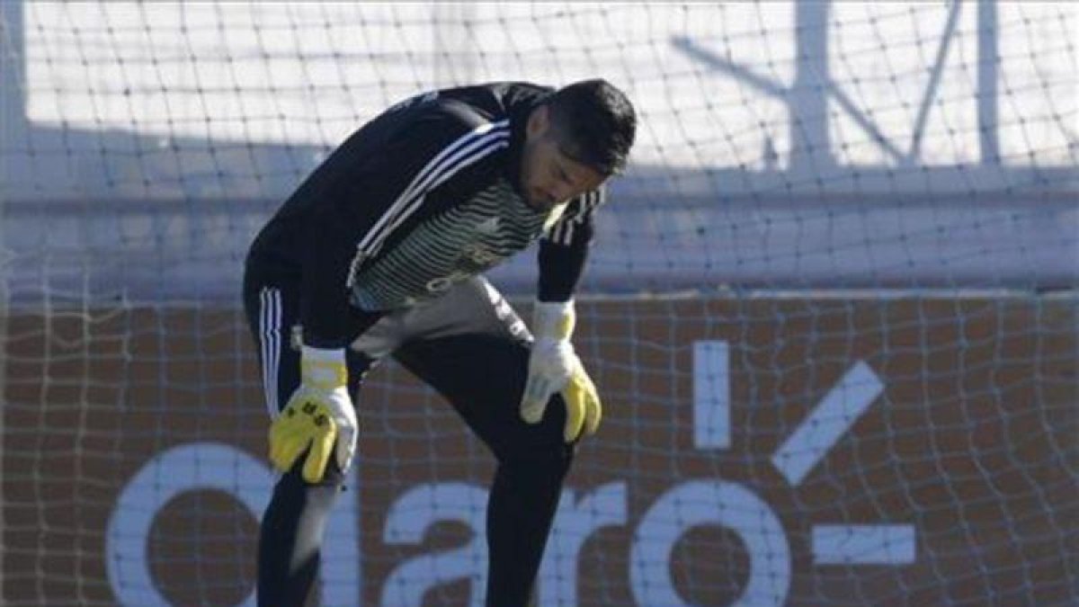 Sergio Romero en las instalaciones deportivas de la selección argentina en Ezeiza cuando se lesionó en el entrenamiento.-AFP
