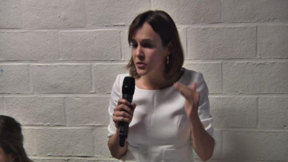 Laura Martínez, representante de la embajada española en Bélgica que intervino en el debate del Diplocat.-EL PERIÓDICO