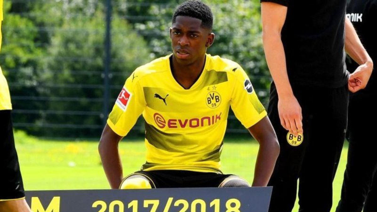 Dembélé, el pasado miércoles, en la sesión fotográfica del Borussia Dortmund.-PATRIK STOLLARZ