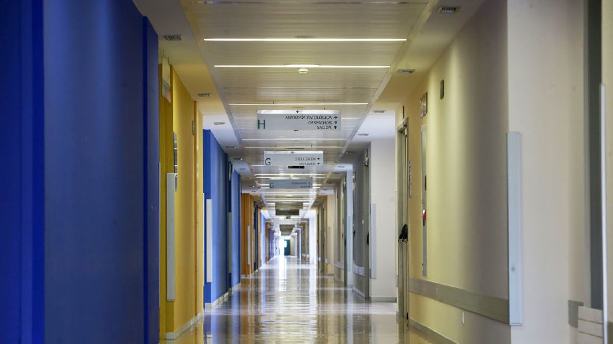 Un pasillo del Hospital Universitario de Burgos (HUBU). RAÚL G. OCHOA