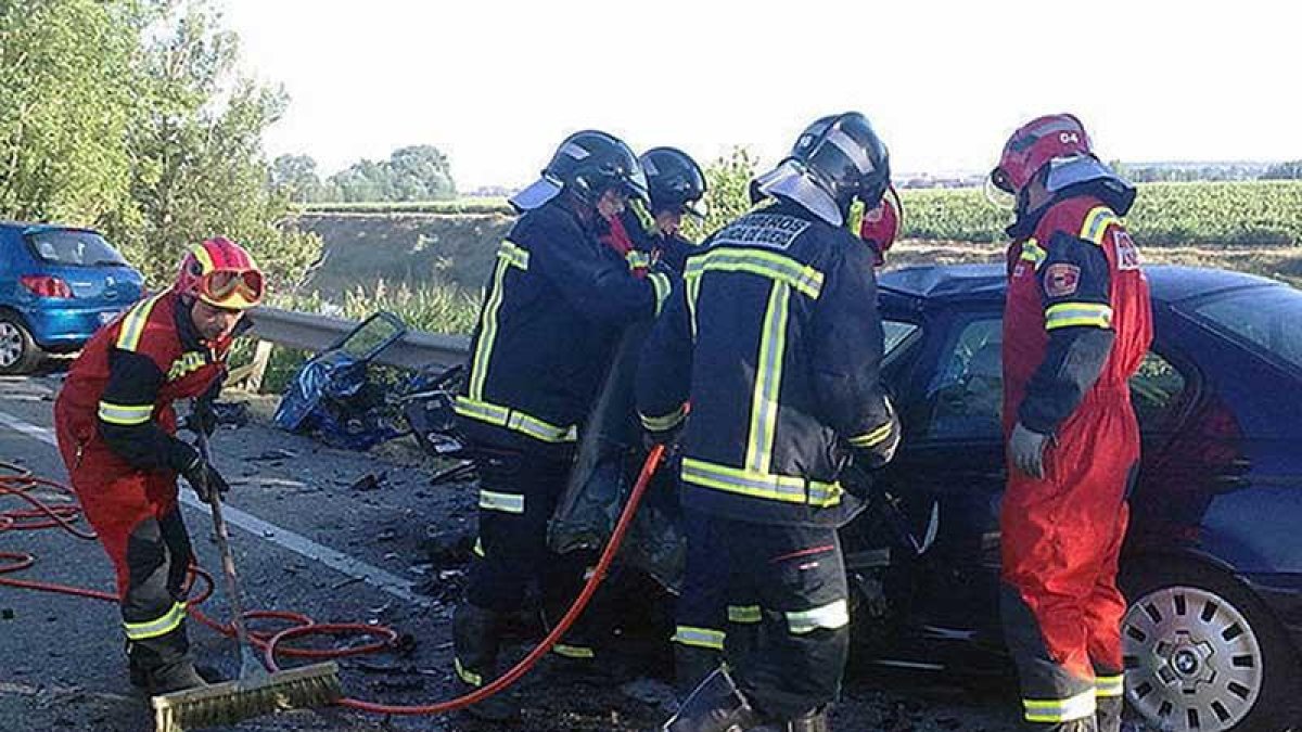 Tres bomberos de Aranda de Duero podrían verse afectados por el recurso que en su día presentó UGT.-ECB