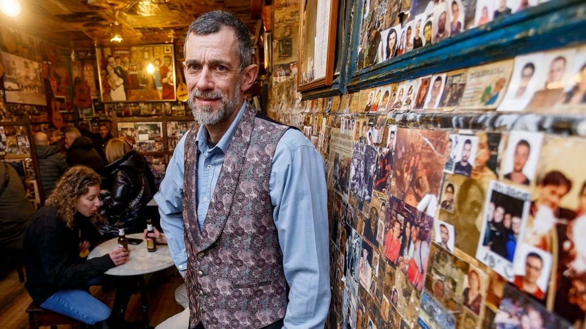 HOSTELERÍA: Reabre el bar más castizo de Burgos. «Tenemos Patillas para  rato, es lo mejor»