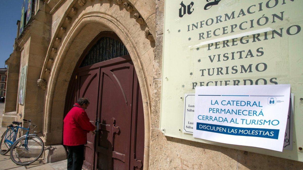 La Catedral de Burgos lleva dos años sin abrir en Semana Santa por la pandemia. TOMÁS ALONSO