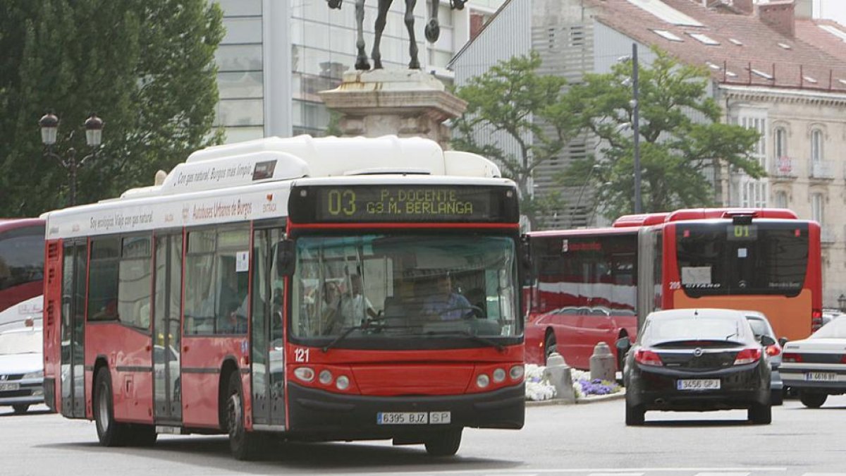 Imagen de un autobús urbano.-ISRAEL L. MURILLO
