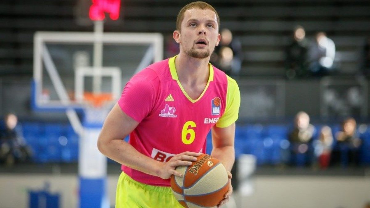 Andrija Marjanovic, con la camiseta del KK Mega Basket. KK MEGA BASKET