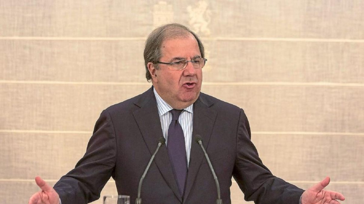 Juan Vicente Herrera, en un momento de su intervención para presentar los Presupuestos de la Junta.-Miguel Ángel Santos