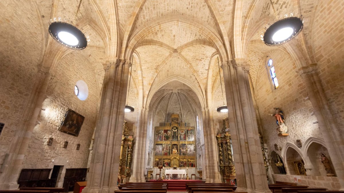Interior de la iglesia de Santa Cruz, en Medina de Pomar. ECB