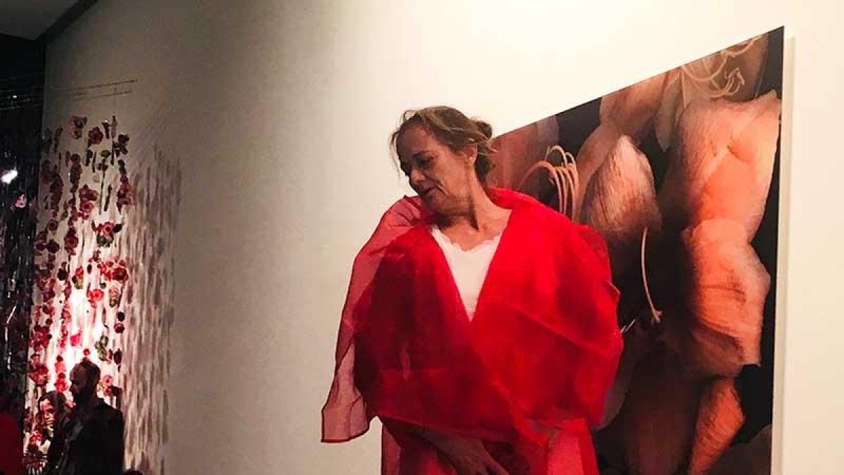 Mónica Runde, en ‘Bocetos efímeros 3’, con la que se cerró la exposición de Paloma Navares.-