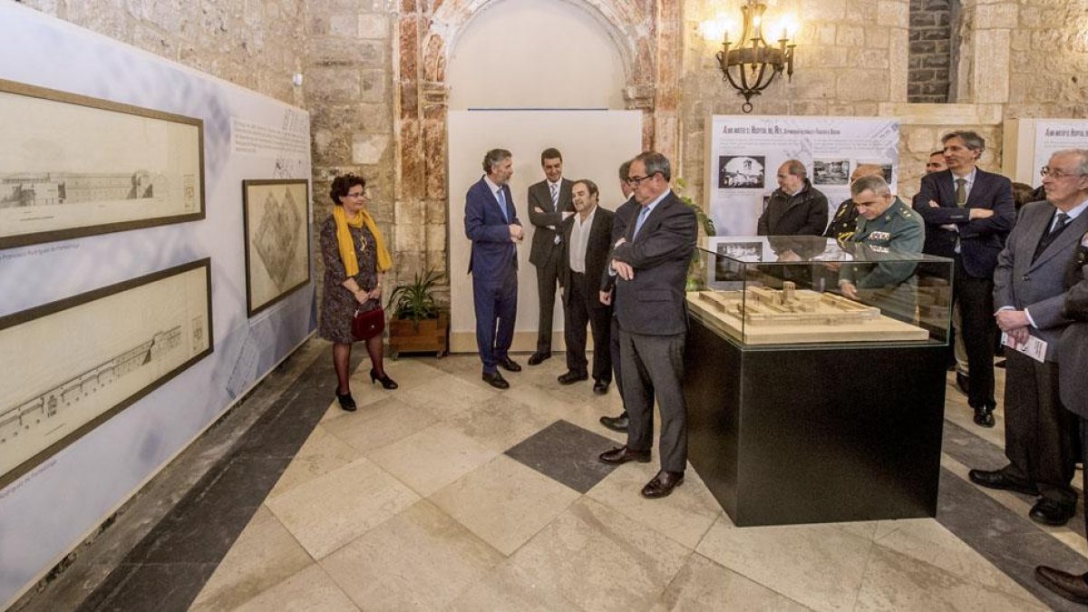 Imagen de la inauguración ayer de la exposición en el Monasterio de San Juan.-ISRAEL L. MURILLO