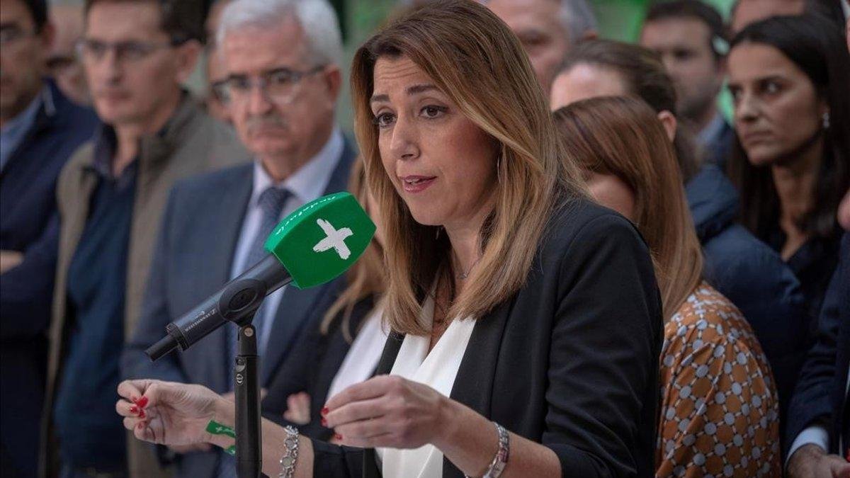 La presidenta andaluza, Susana Díaz, en rueda de prensa en la sede del partido en Sevilla.-EFE