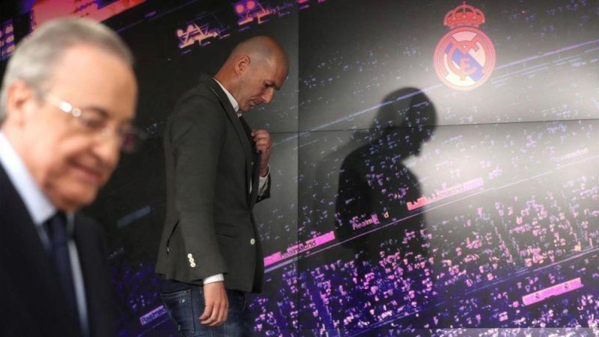 Florentino Pérez y Zidane, ayer.-EL PERIÓDICO