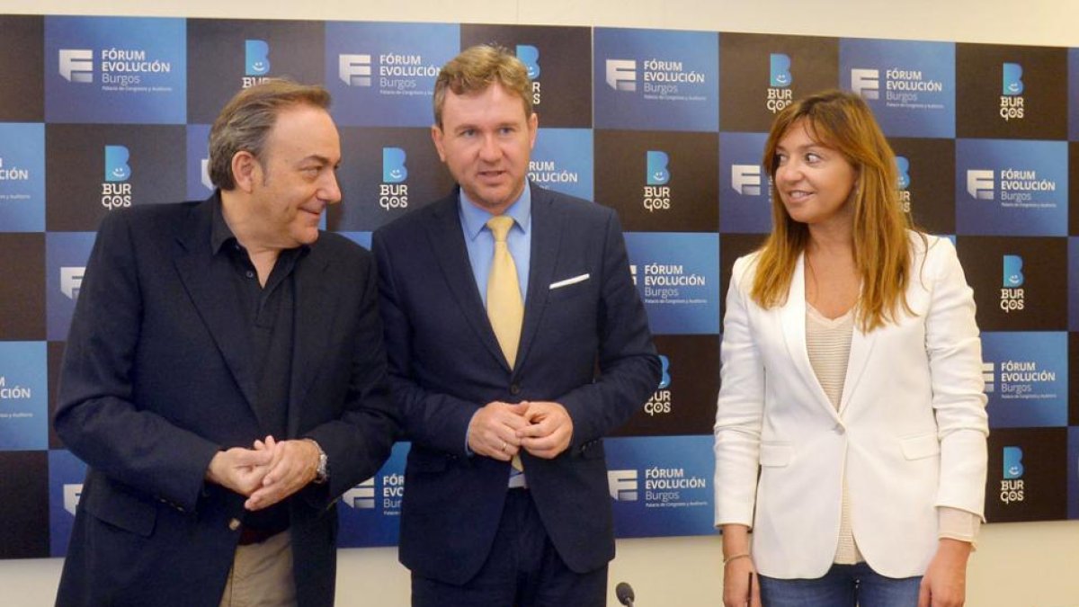Pepe Barrena, Javier Lacalle y Carolina Blasco.-ICAL