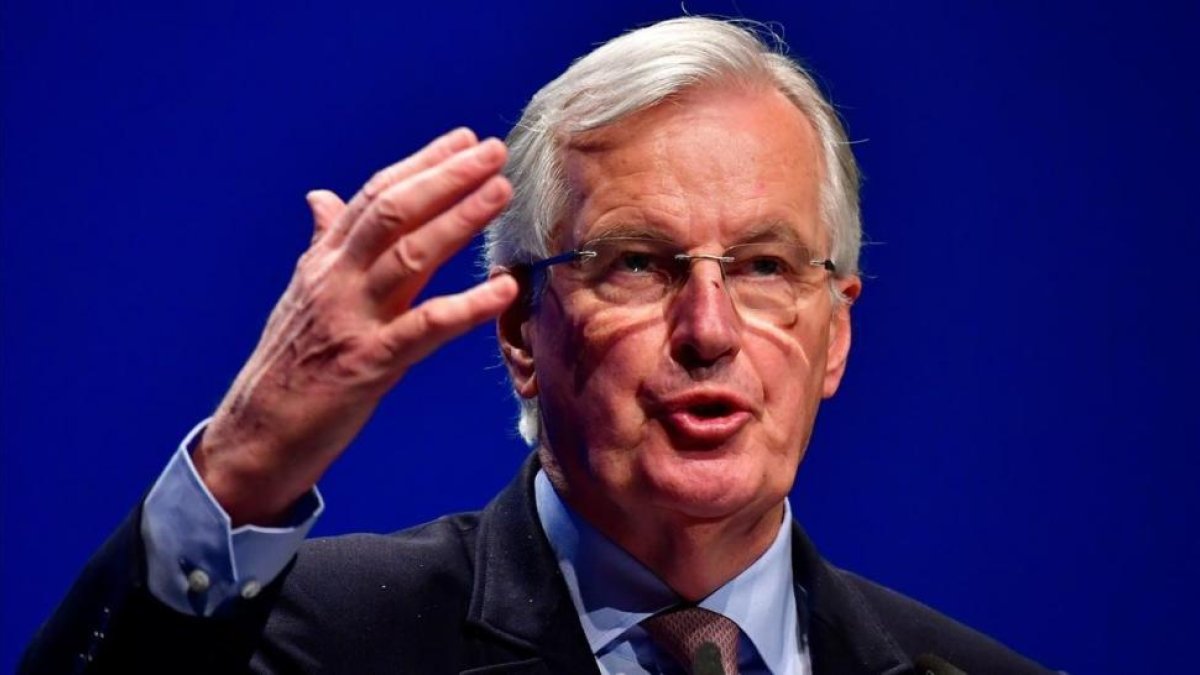 Barnier gesticula durante un discurso en un congreso, en Berlín, el 29 de noviembre.-AFP / TOBIAS SCHWARZ