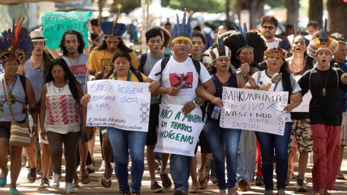 Indígenas de varias etnias protestan frente al Ministerio de la Agricultura en Brasil.-EFE JOEDSON ALVES
