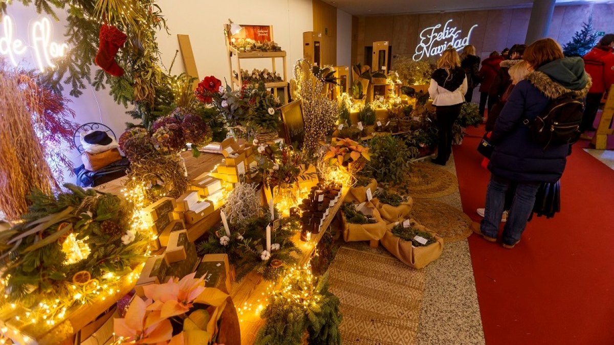 Feria de Navidad de los floristas de Burgos en el Fórum Evolución. SANTI OTERO