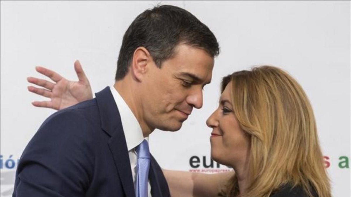 El secretario general del PSOE, Pedro Sánchez, y la presidenta de la Junta de Andalucía, Susana Díaz.-EFE / JULIO MUÑOZ