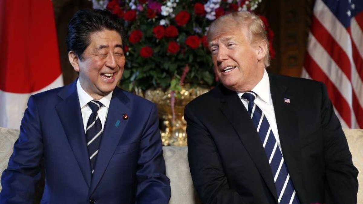 El diálogo entre Trump y Abe se produjo después de que en una rueda de prensa en la Casa Blanca.-AP