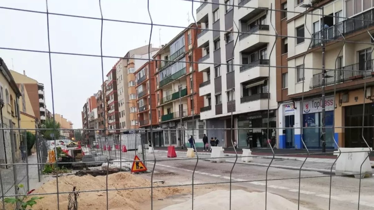 Las obras en la Avenida Castilla comenzaron en febrero de este año. PODEMOS