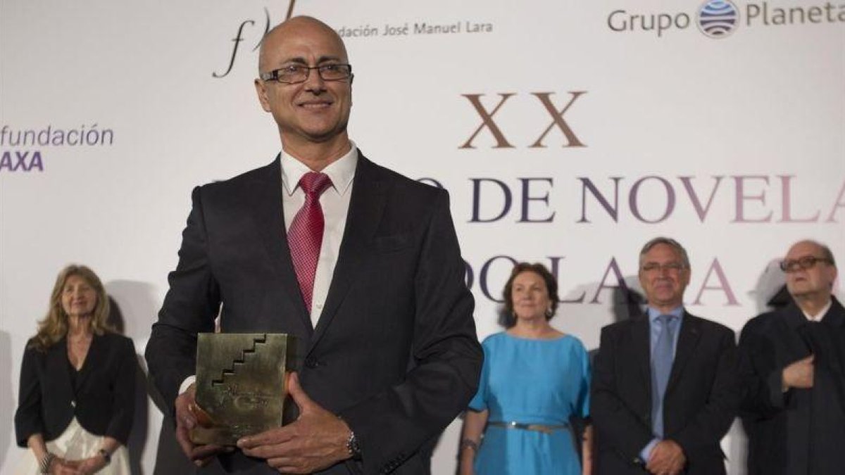 Antonio Garrido recibe el Premio Fernando Lara en la edición del pasado año.-JOSÉ MANUEL VIDAL