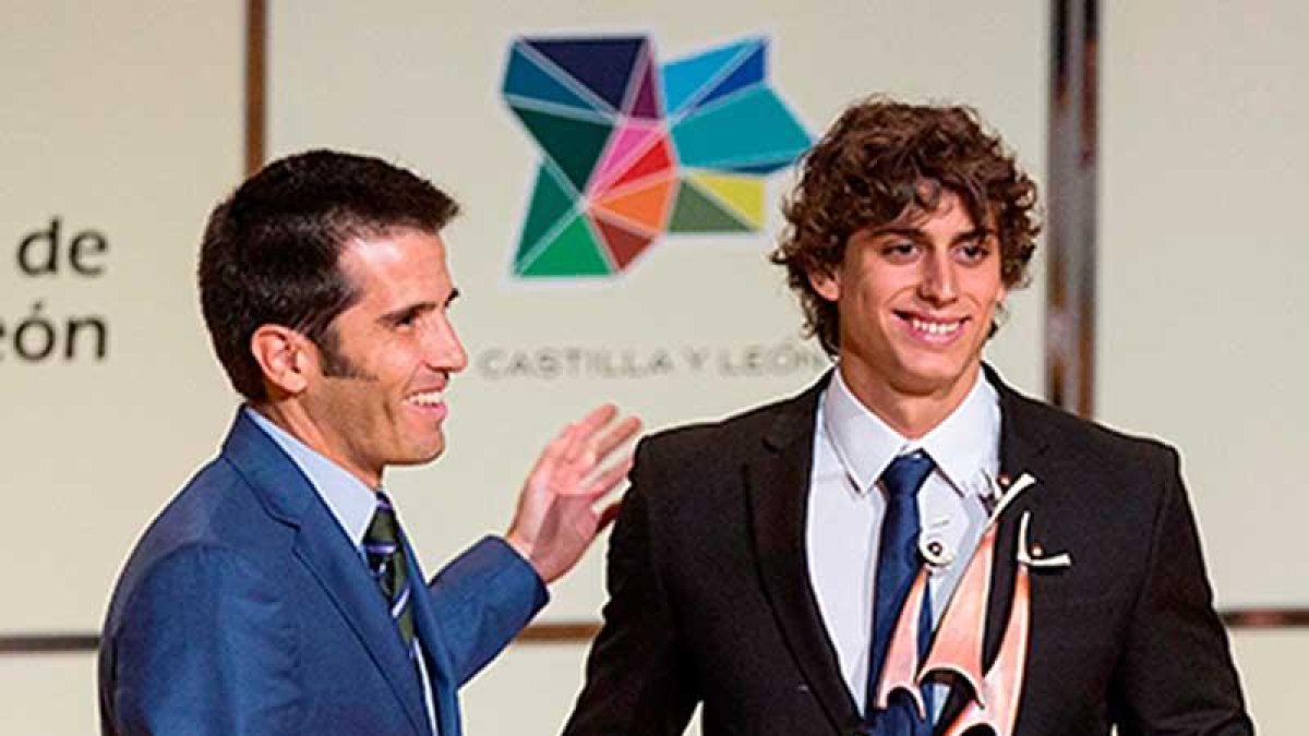 David Llorente recoge el premio al Mejor Deportista Joven de Castilla y León.-Ui1