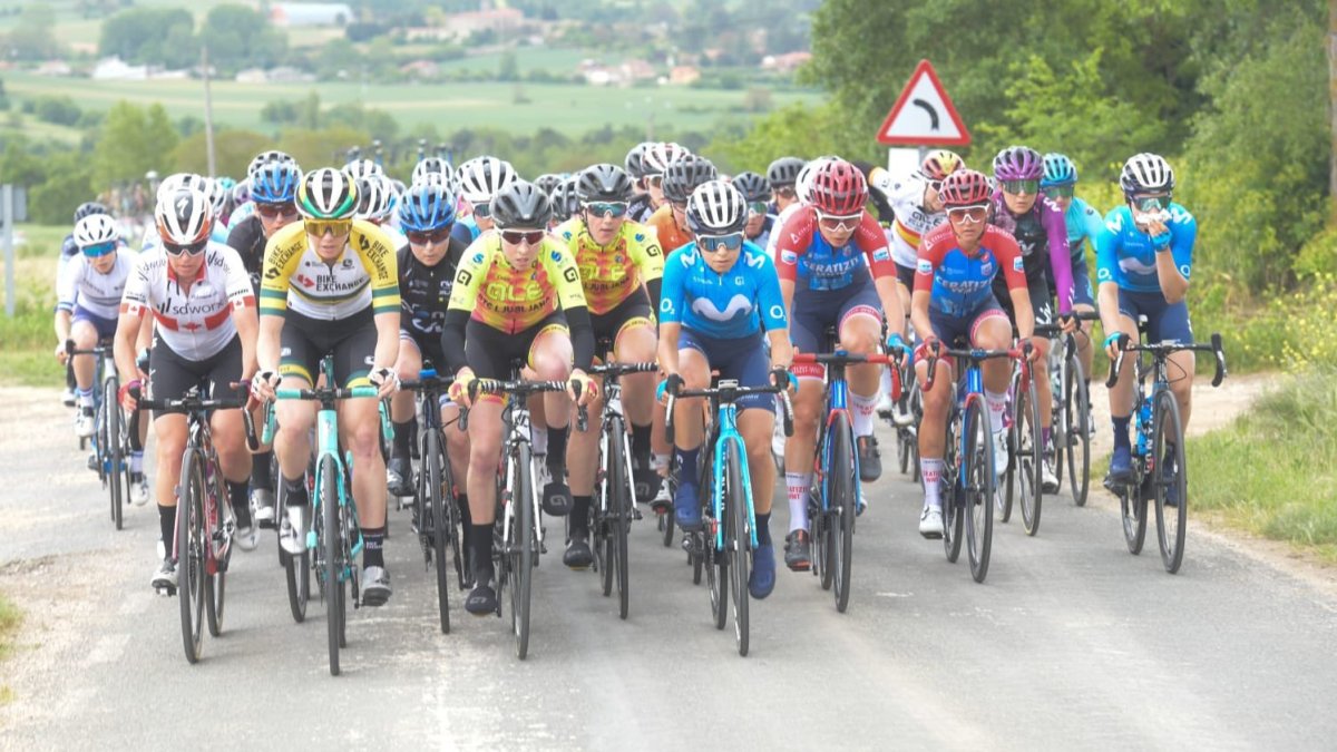 Imagen del pelotón de la Vuelta a Burgos. TWITTER / @VUELTABURGOS