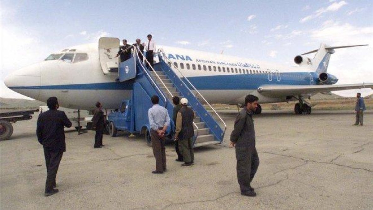 Avión de la compañía afgana Ariana.-AP