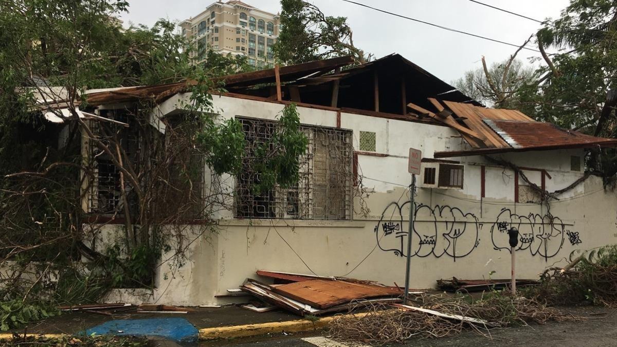 Daños causados en una casa tras el paso del huracán, en San Juan (Puerto Rico), el 21 de septiembre.-JORGE MUÑIZ