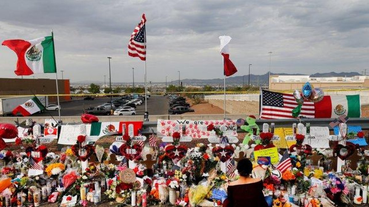 El memorial a los muertos en el tiroteo de El Paso, Texas.-EFE / EPA