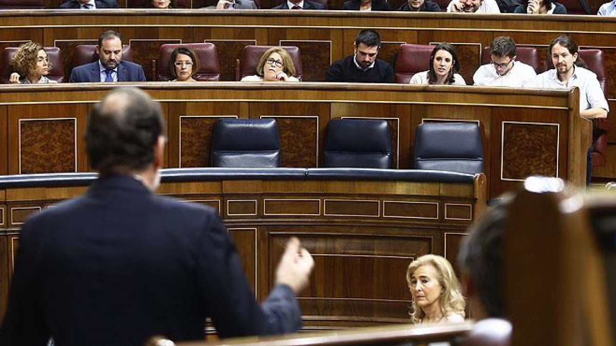 Iglesias y Rajoy se enzarzan en el debate a cuenta del uso de Twitter y los SMS.-AGUSTÍN CATALÁN