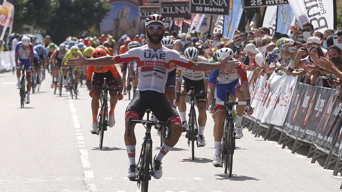 Gaviria no tuvo rival en la llegada al esprint de Villadiego. SANTI OTERO