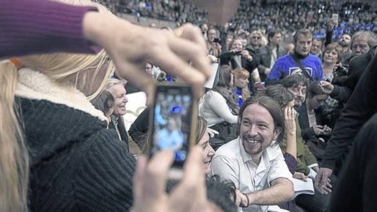 El secretario general de Podemos, Pablo Iglesias, durante el mitin que ofreció en el Pavelló de la Vall d'Hebron (Barcelona), el pasado 21 de diciembre.-Foto: JORDI COTRINA