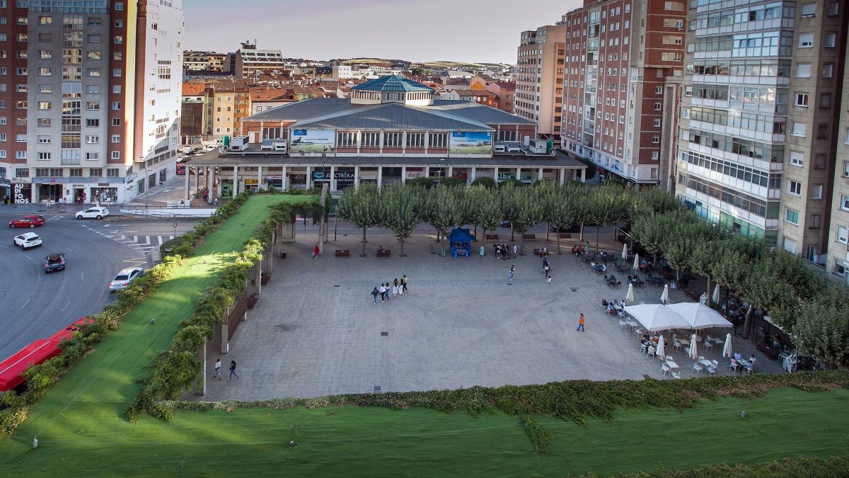 El mercado norte provisional se instalará en la Plaza de España. TOMÁS ALONSO
