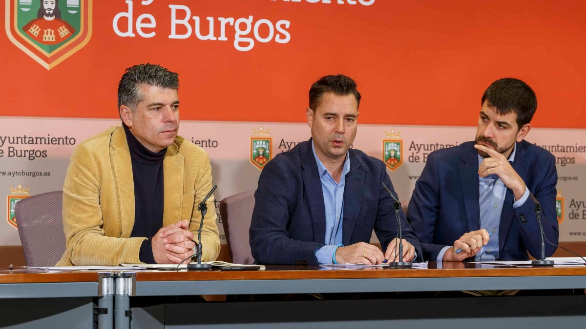 Vicente Marañón, Daniel de la Rosa y David Jurado, durante la presentación del borrador del presupuesto de 2023. SANTI OTERO